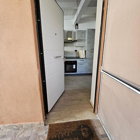 Casa Vacanze Dragona 15 Min Fco 10 Min Ostia Acilia Bagian luar foto