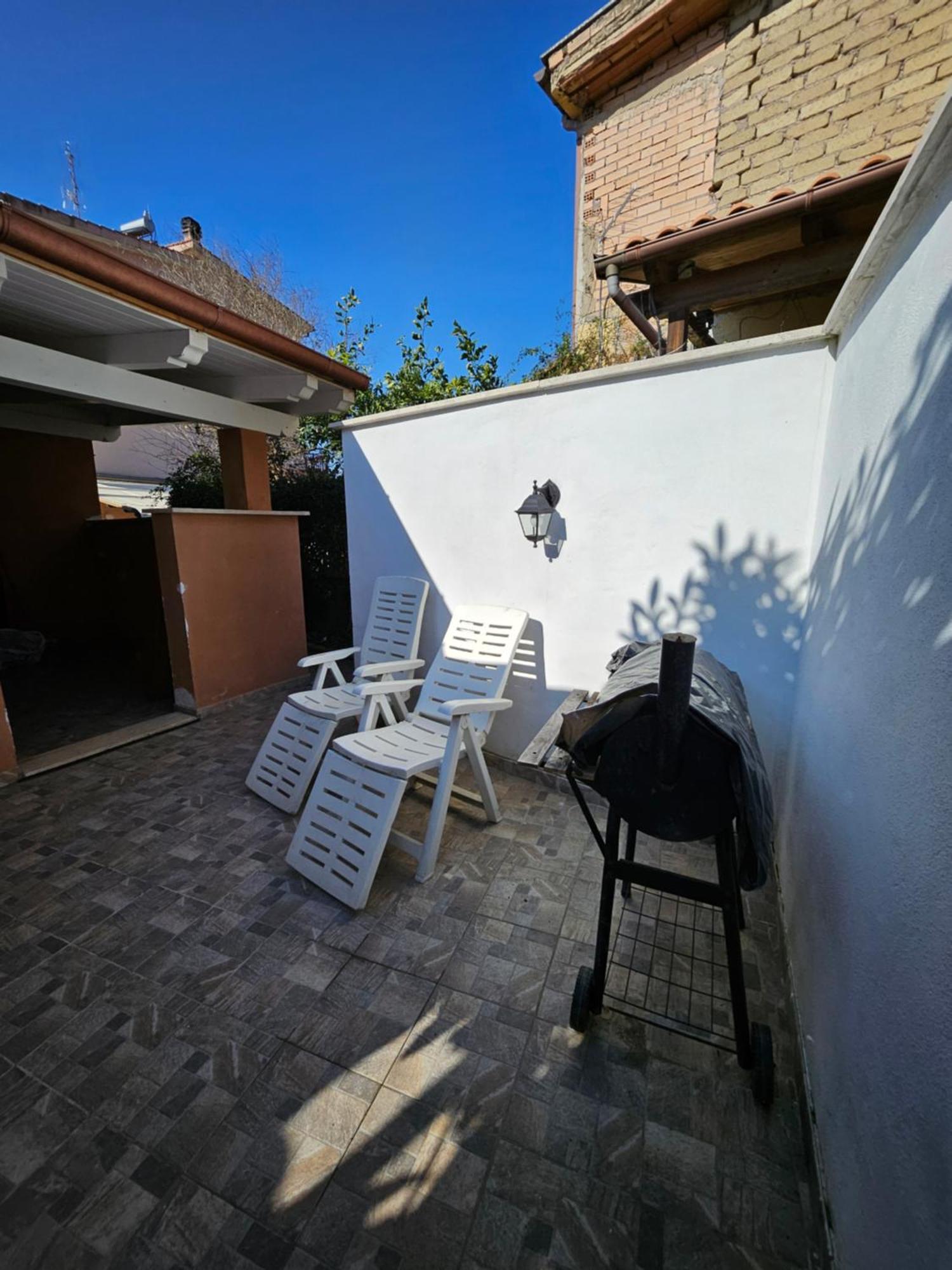 Casa Vacanze Dragona 15 Min Fco 10 Min Ostia Acilia Bagian luar foto