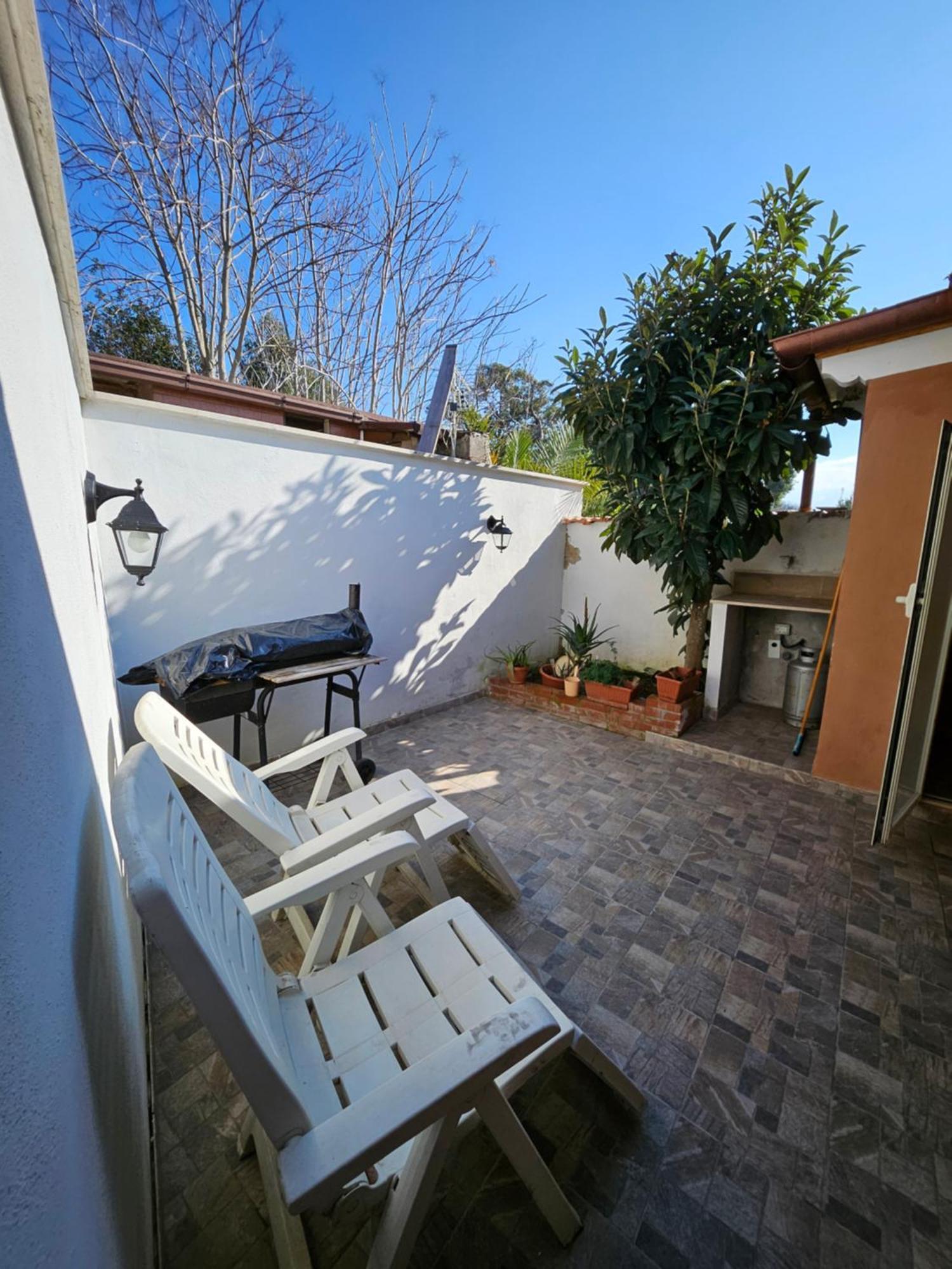 Casa Vacanze Dragona 15 Min Fco 10 Min Ostia Acilia Ruang foto