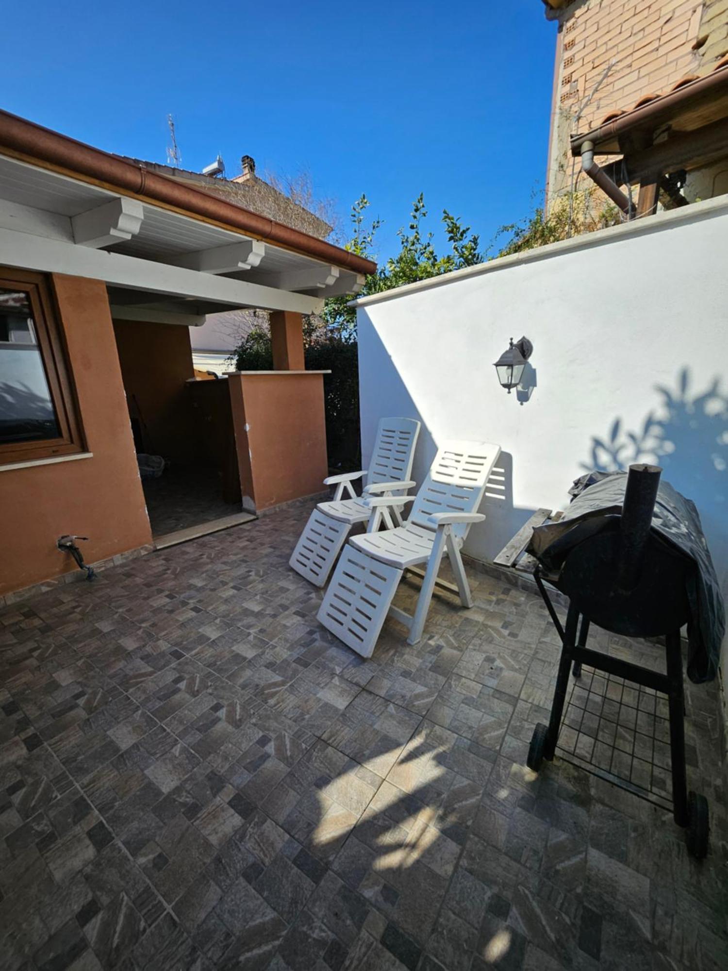 Casa Vacanze Dragona 15 Min Fco 10 Min Ostia Acilia Ruang foto