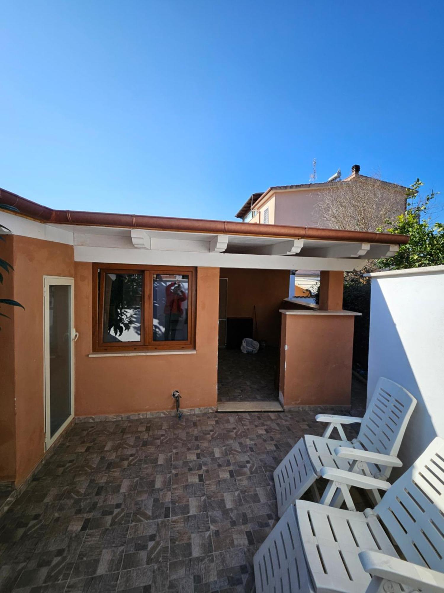 Casa Vacanze Dragona 15 Min Fco 10 Min Ostia Acilia Ruang foto